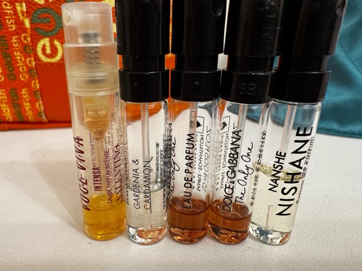 Сет отливантов Valentinо banana republic dolce and gabbana nishane montale