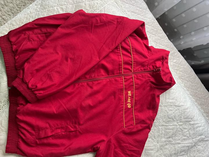 Красная олимпийка QR