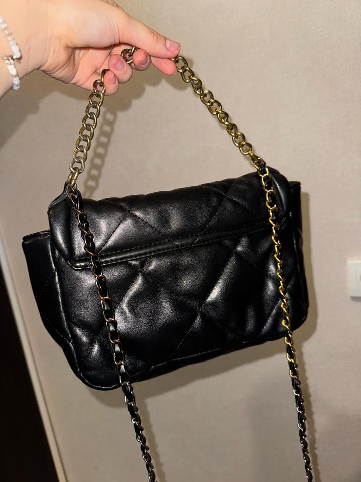 Сумка Chanel 19 в отличном состоянии