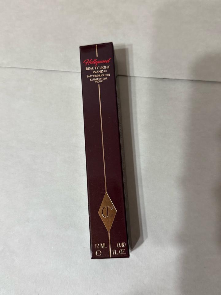 Жидкий хайлайтер Charlotte Tilbury Spotlight