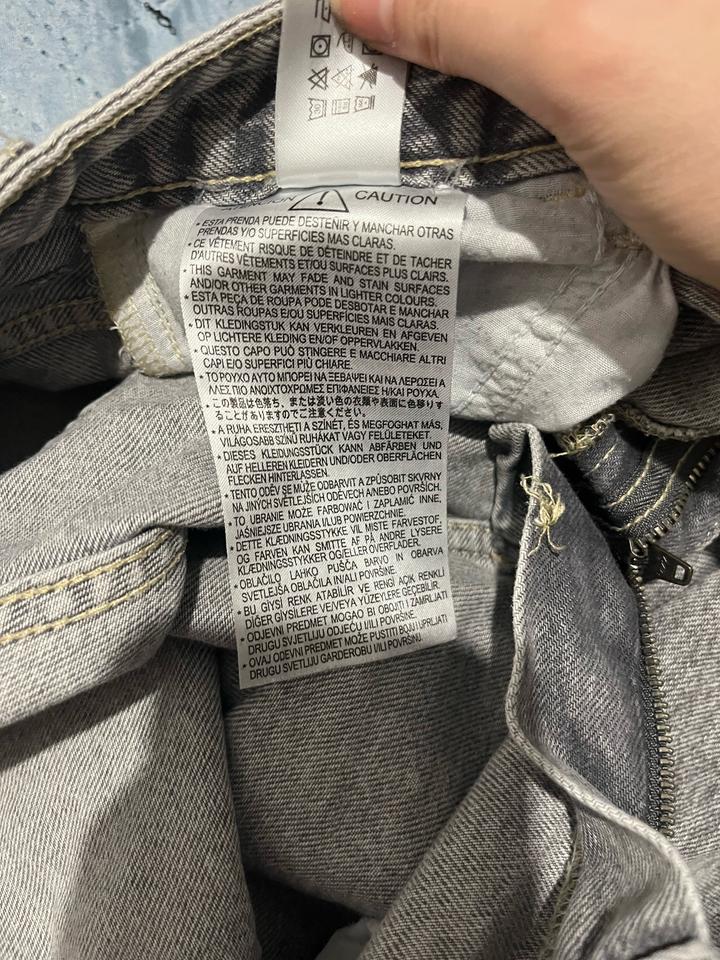 Серые джинсы Bershka