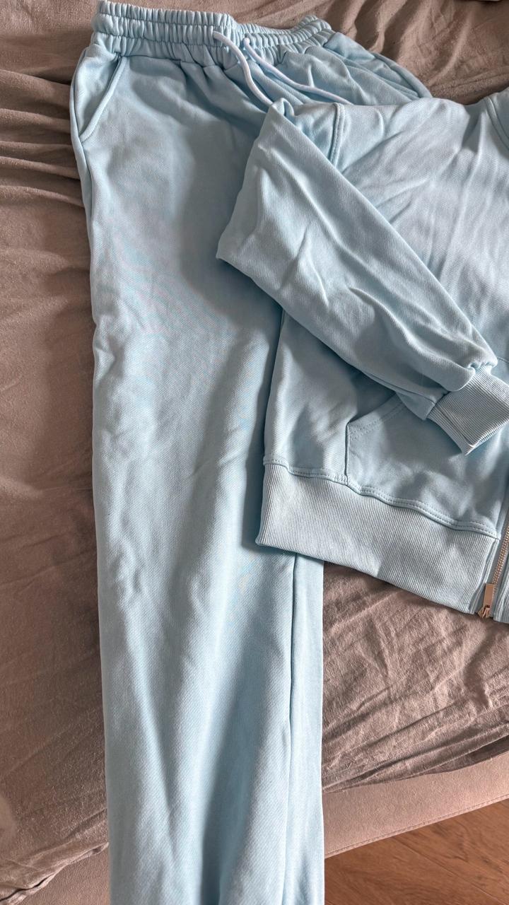 Спортивный костюм