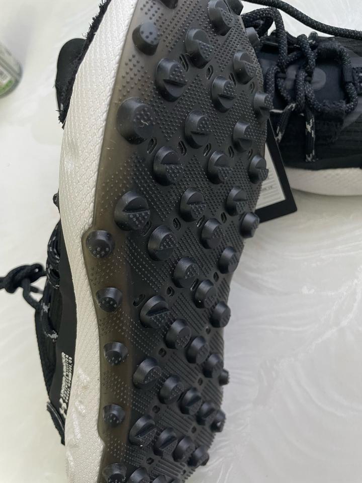 Кроссовки Under