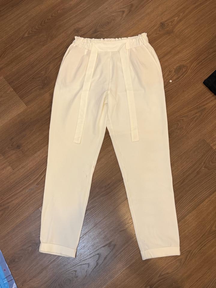 Белые брюки