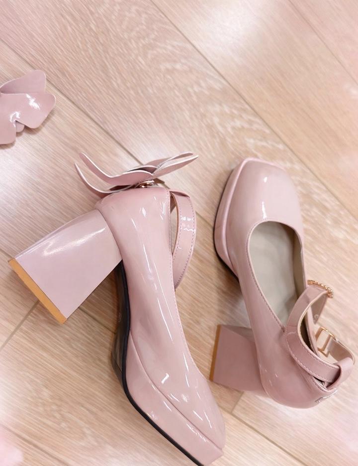 Розовые туфли