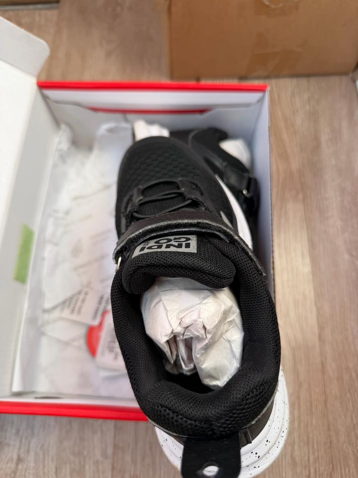 Кроссовки от бренда индиго