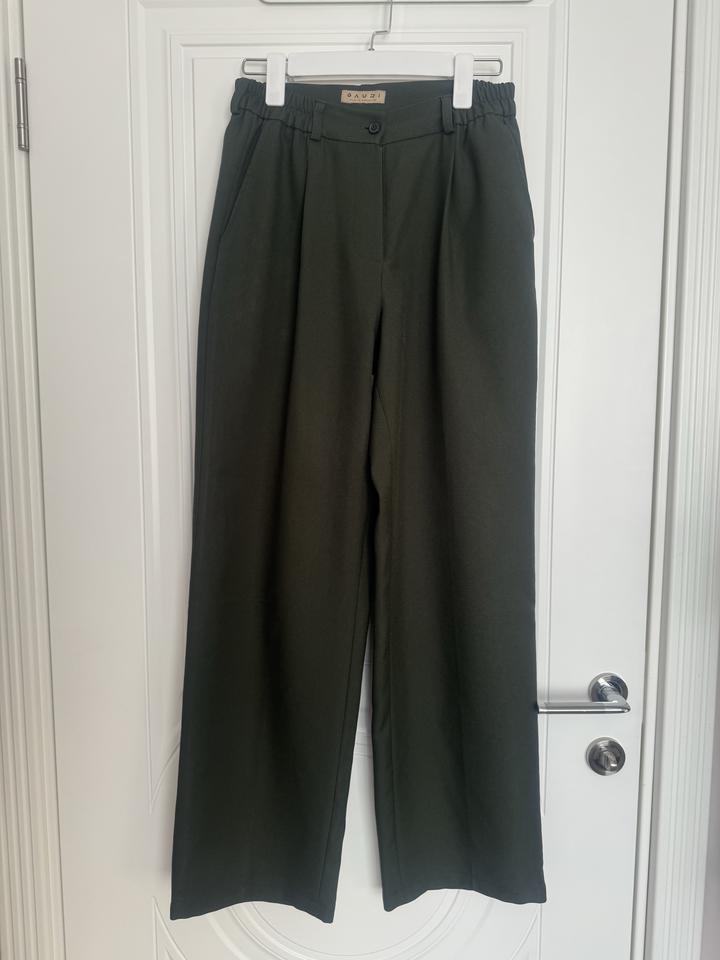 Брючный костюм GAURI | Глубокий зеленый | S