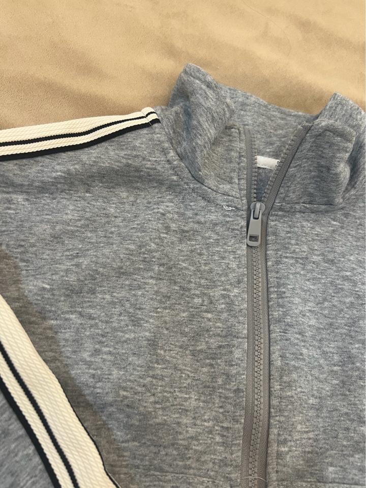 Спортивный костюм на девочку, рост 140 см