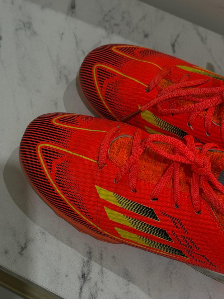 Футбольные бутсы