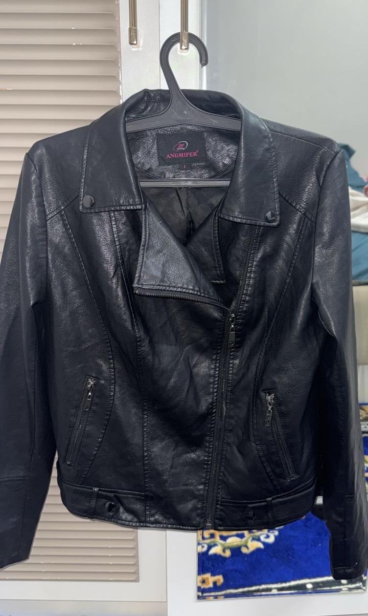 Кожаная куртка женская