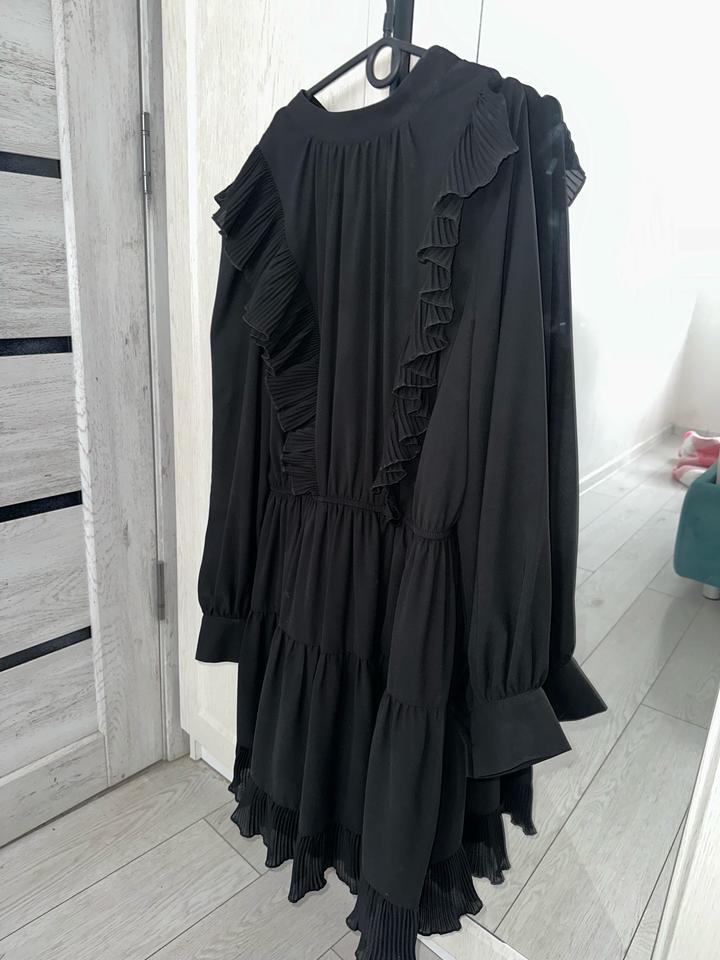 Черное платье