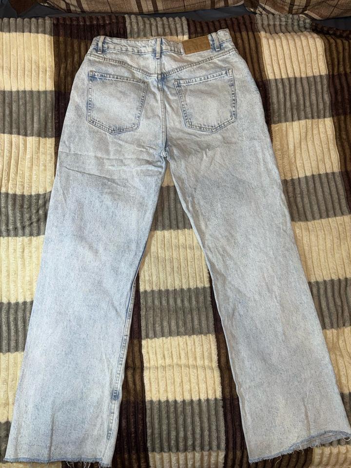 светло голубые джинсы H&M