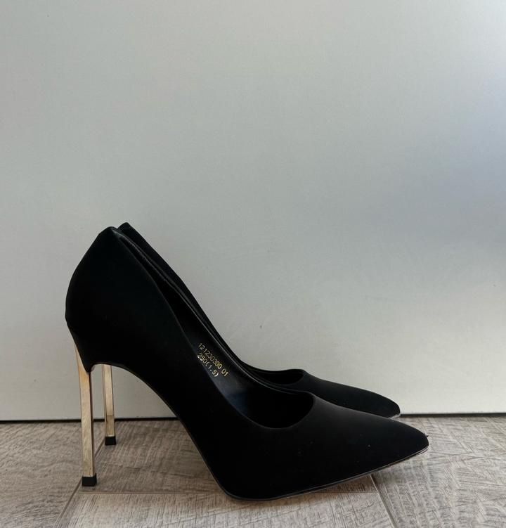 Вечерние туфли с золотым каблуком