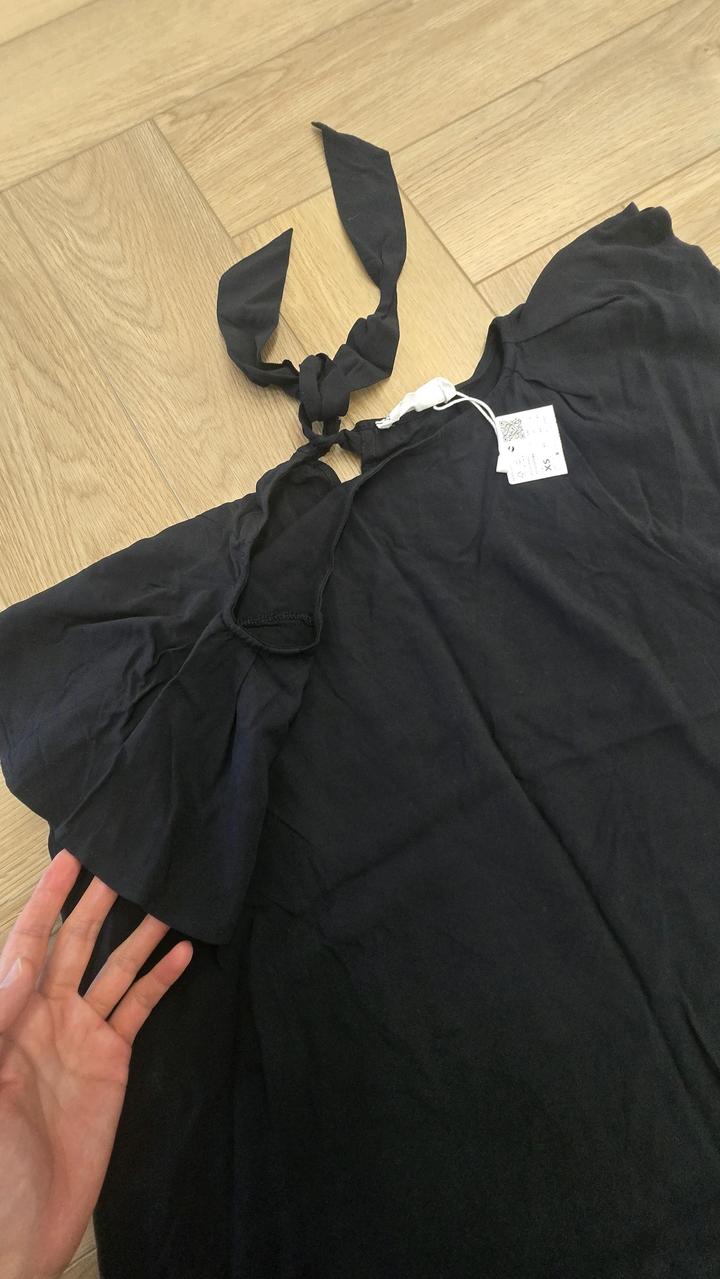 Черная кофта на лето от MANGO