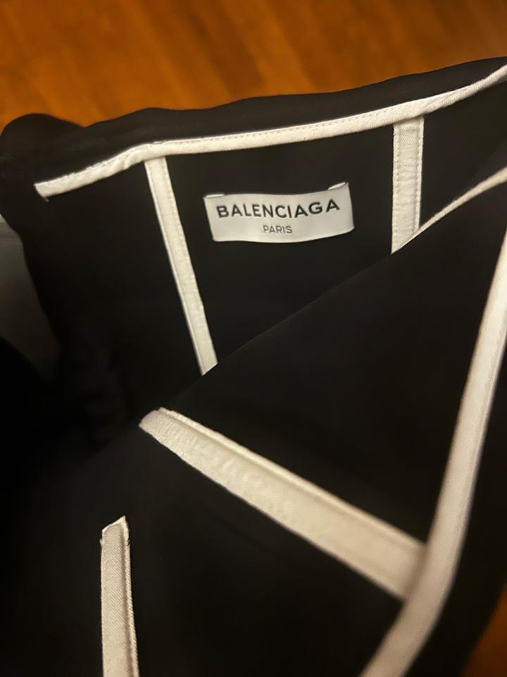 Черное платье Balenciaga