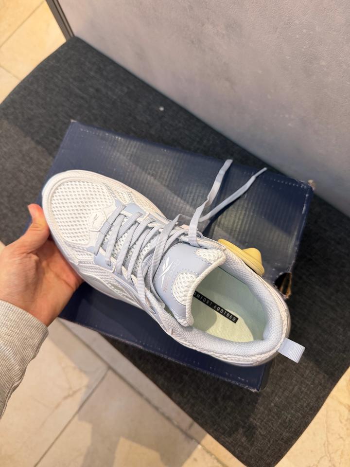 Женские кроссовки Reebok