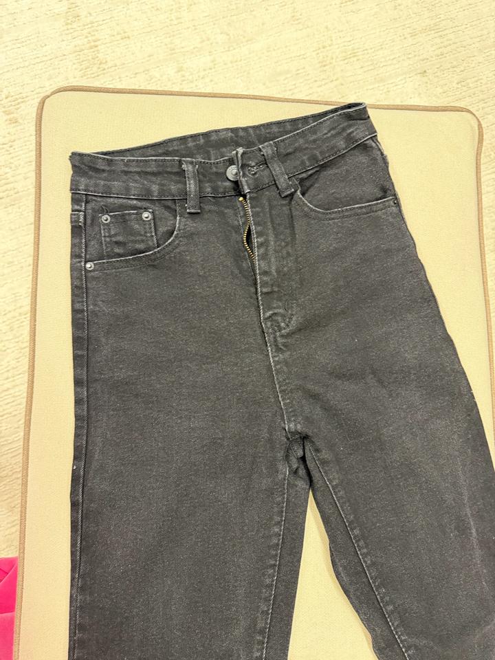 джинсы черные