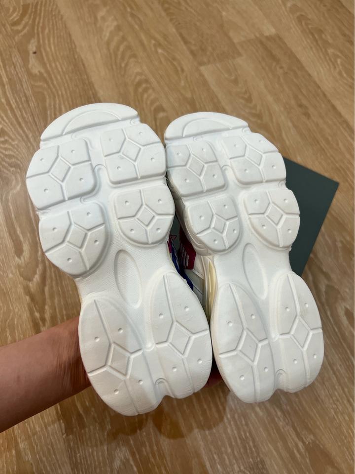 Продам детские кроссовки New Balance 9060