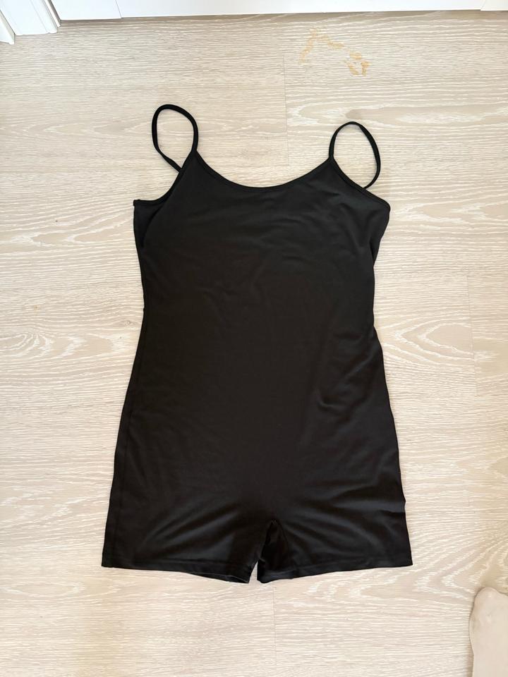 Черный комбинезон