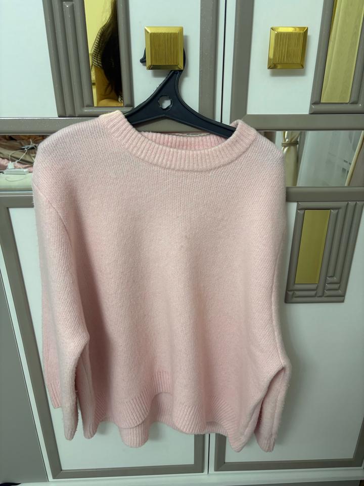 Розовый свитер от европейского бренда primark