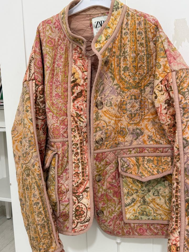 Стеганная куртка на весну Zara