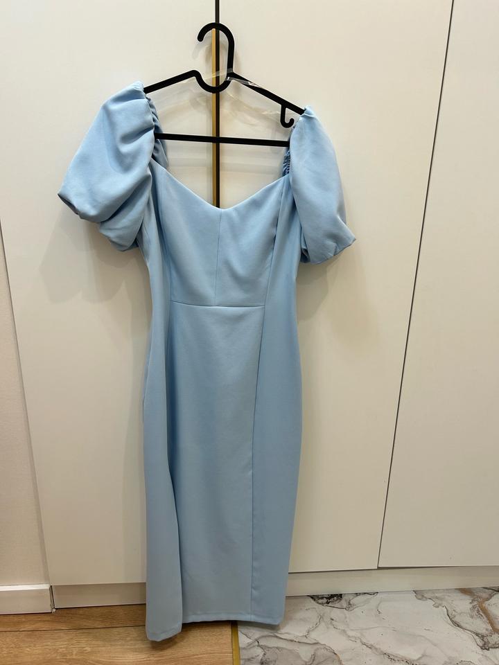 Платье с разрезом