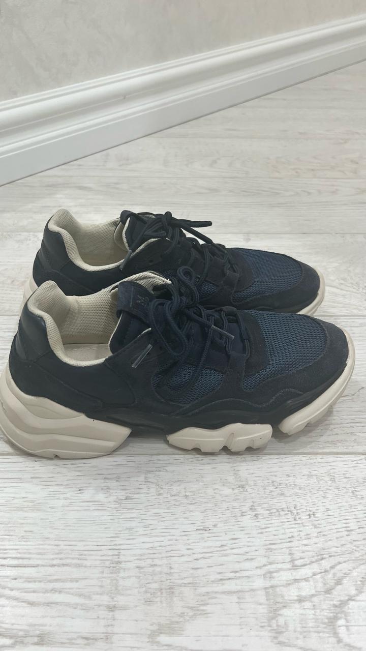 Продаются кроссовки