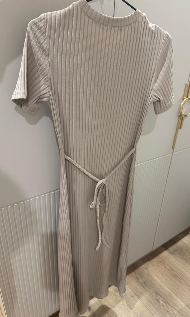 Бежевое платье лапша