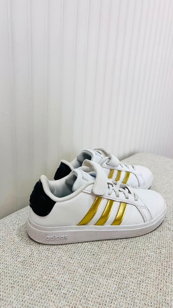 Кеды Adidas белые с золотыми полоскамиДетские кроссовки AdidasКроссовки Adidas о