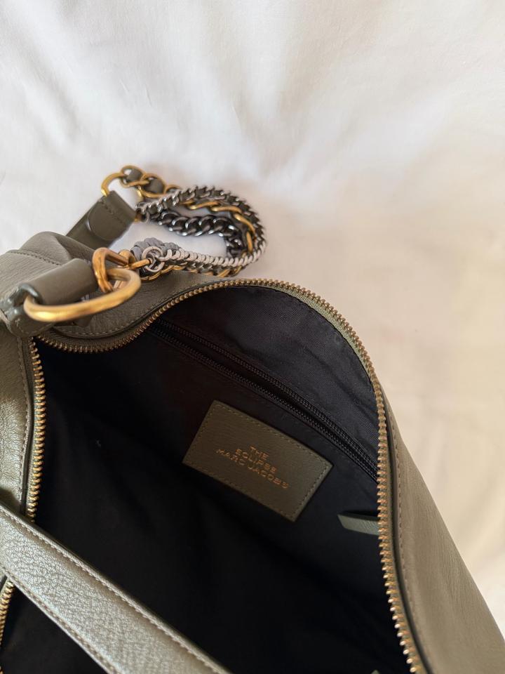 Сумка-багет женская Marc Jacobs.