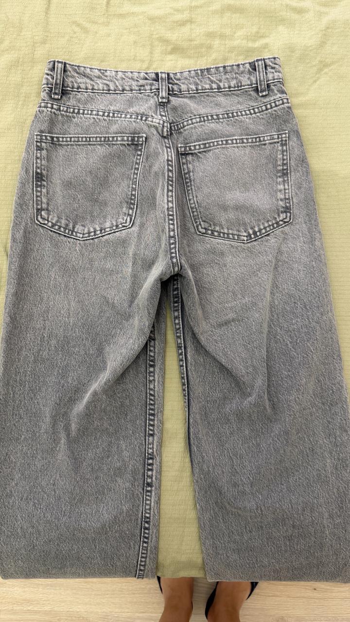 Серые джинсы Zara
