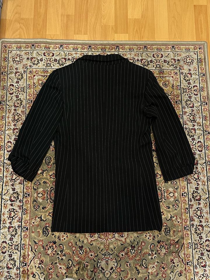 Черный пиджак Stradivarius