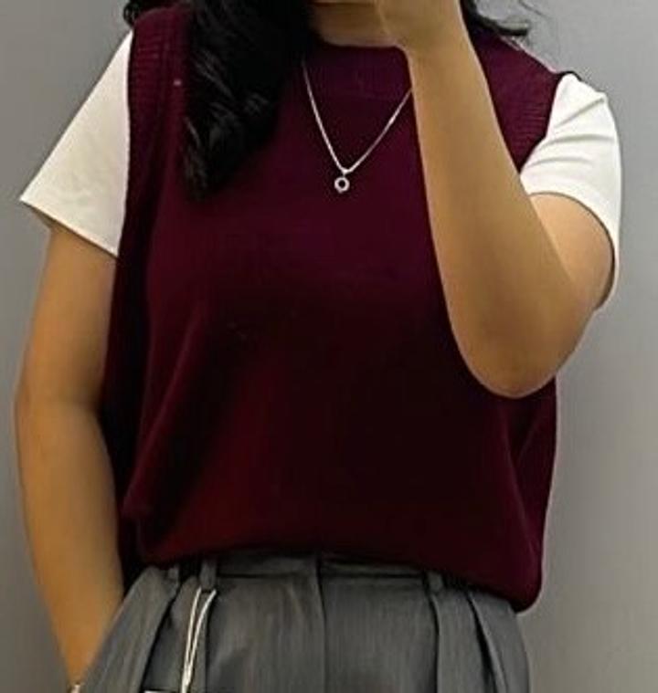 Бордовая жилетка вязаная