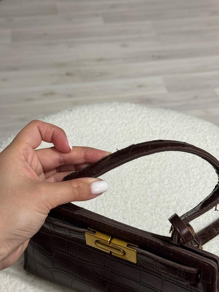 Сумочка тесно коричневая