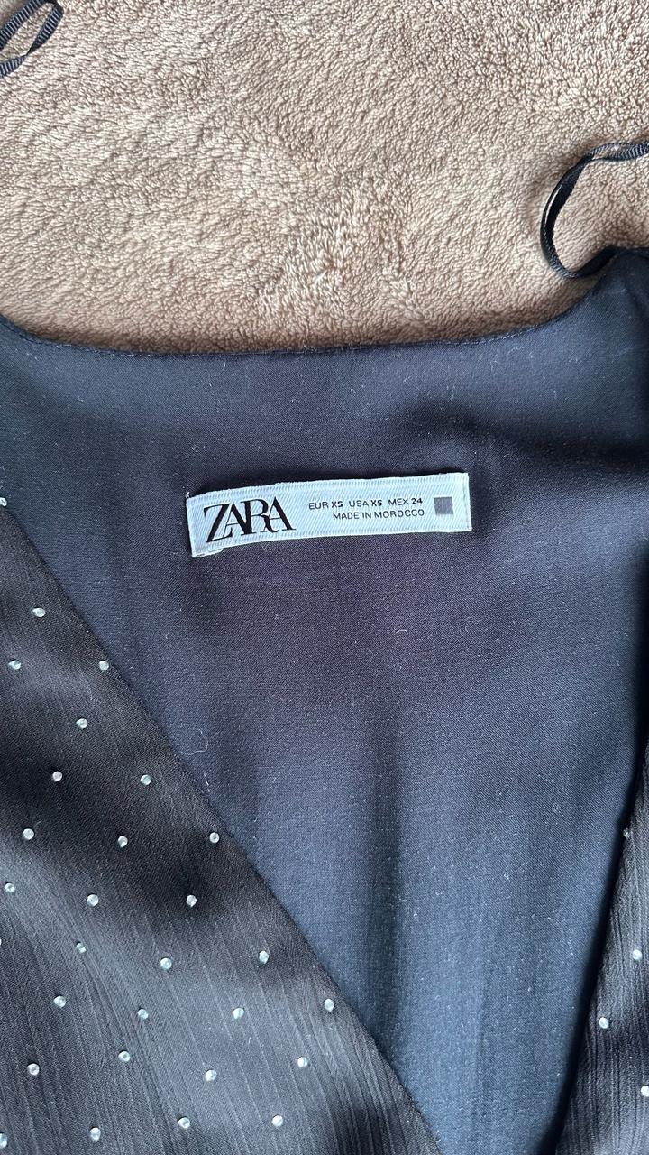 Черное платье со стразами Zara