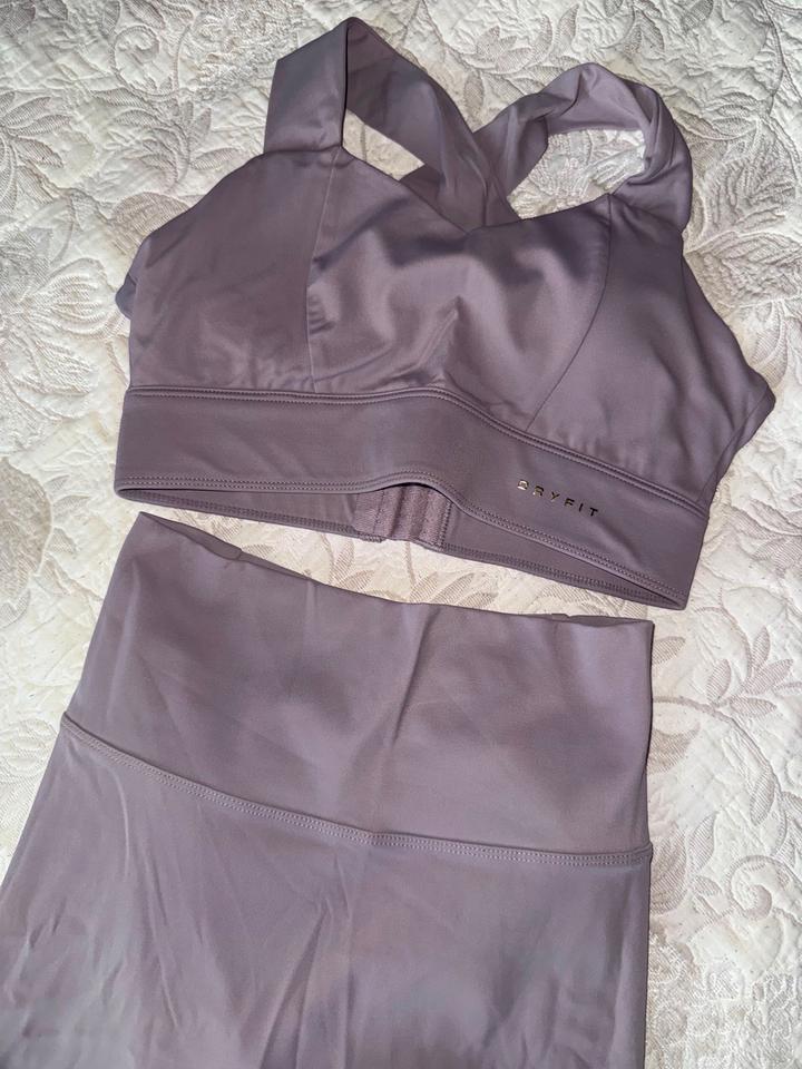 Спортивный костюм dryfit