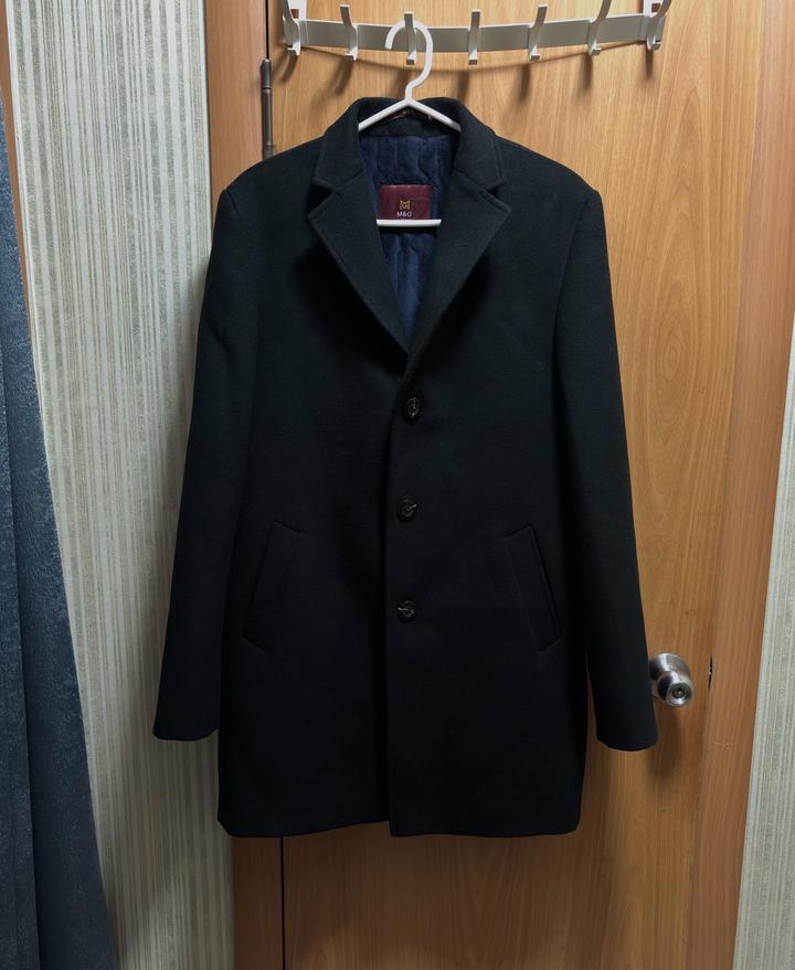 Черное мужское пальто