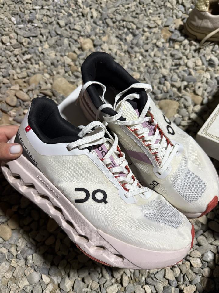 Кроссовки On running