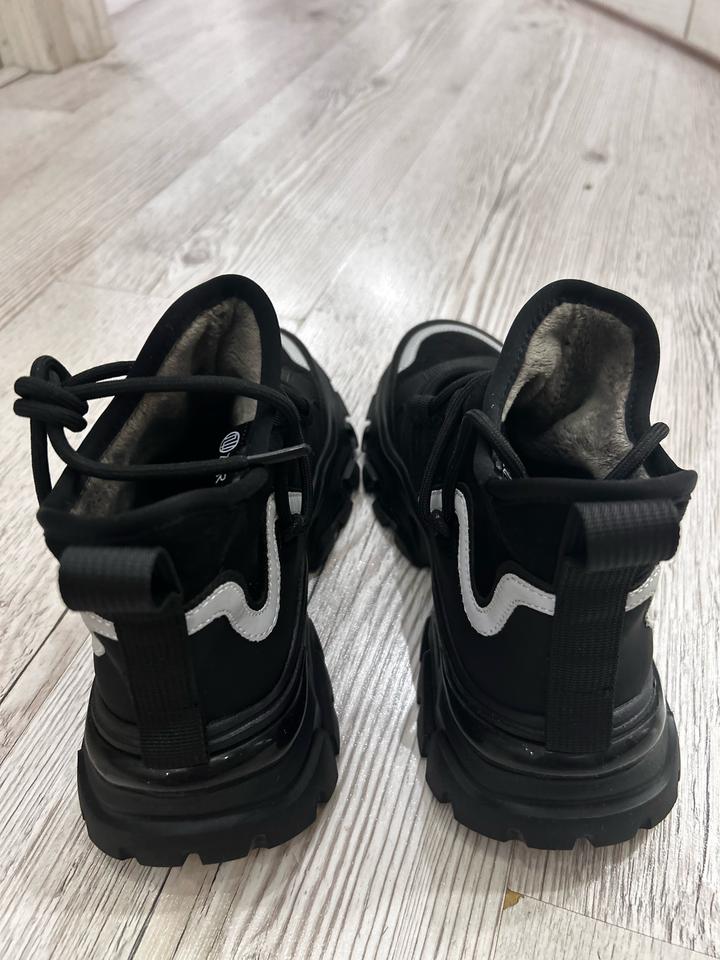 Кросовки женские