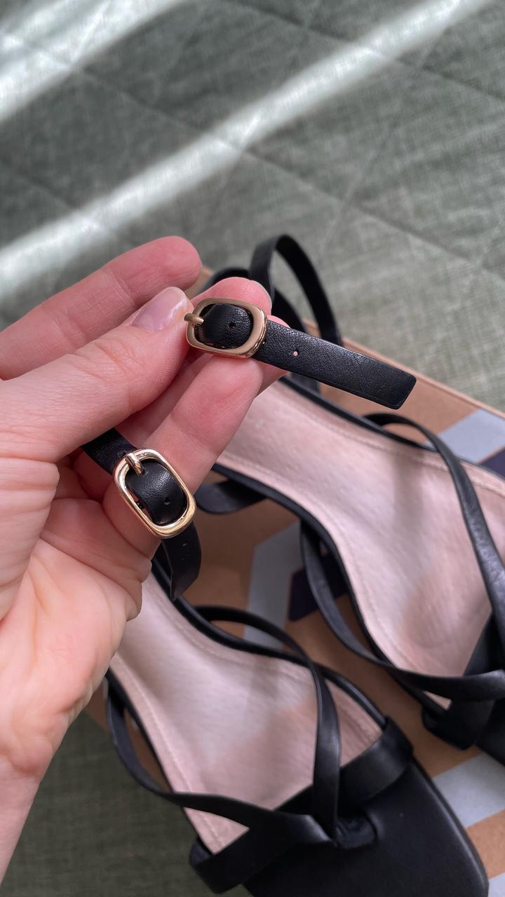 Женские босоножки