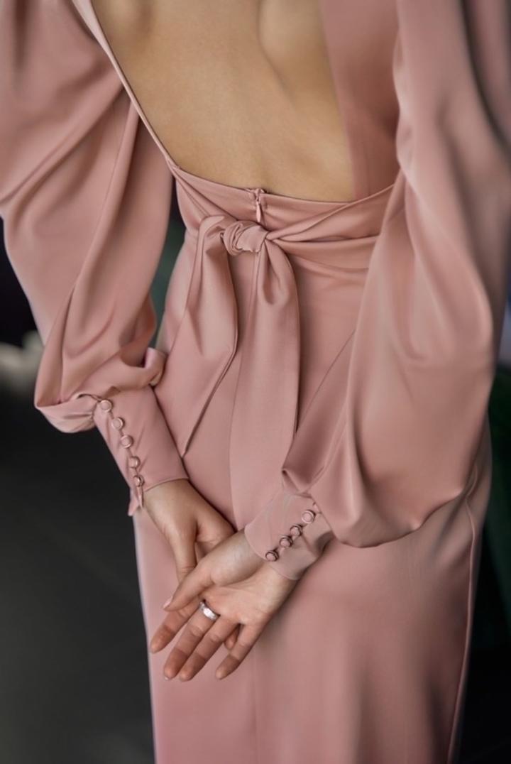 Пудровое платье