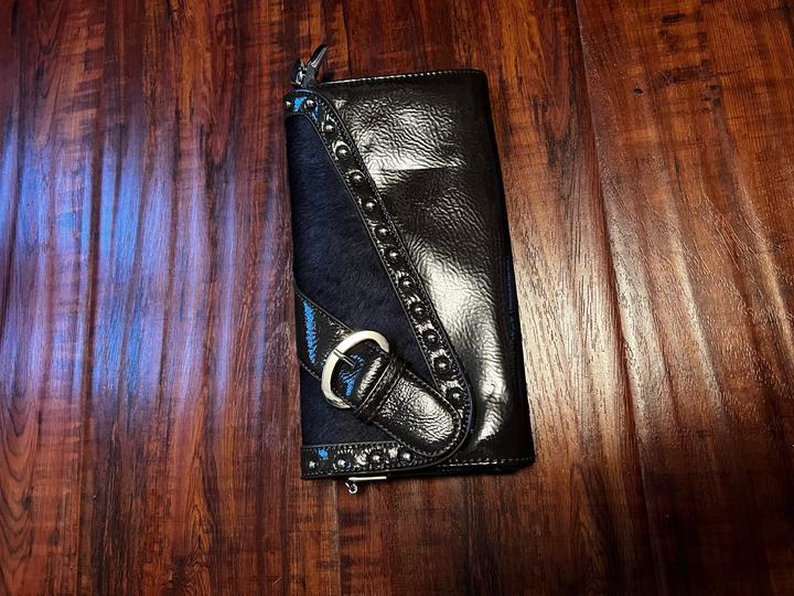 Серый клатч Mango