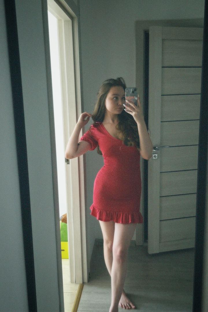 Розовое платье Sinsay