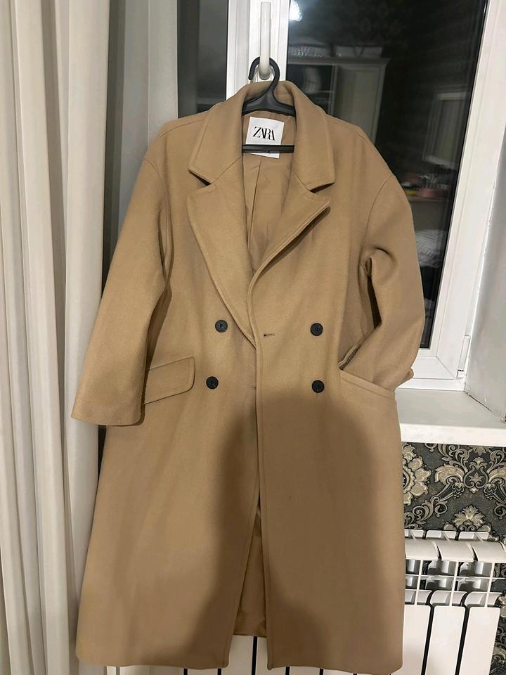 Бежевое пальто Zara