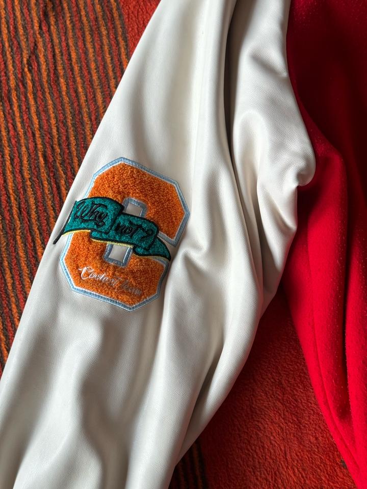 Бомбер Bershka