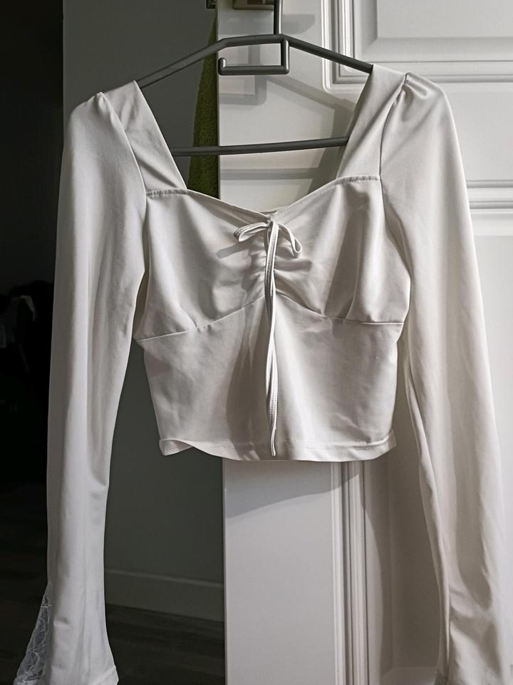 белая блузка