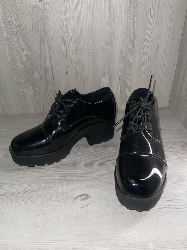 Черные лаковые туфли Cropp