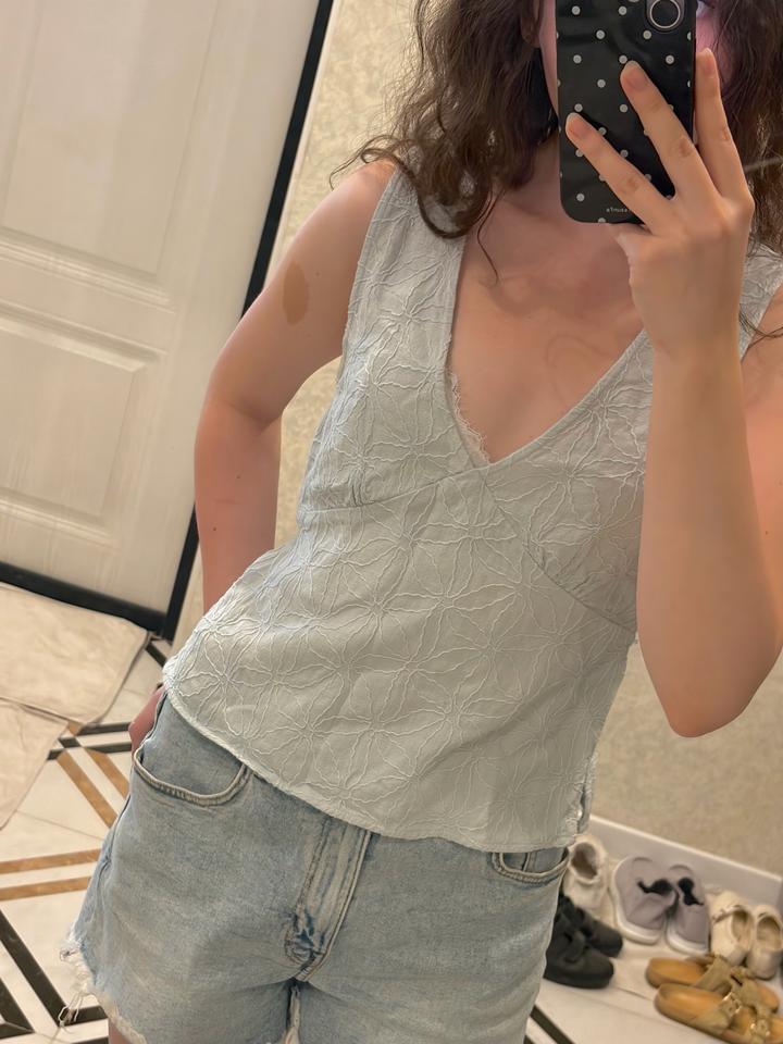 Летний голубой топ из Stradivarius