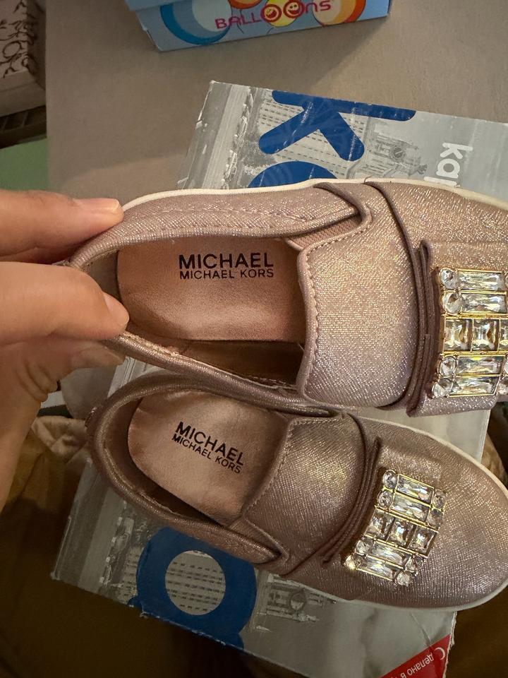 Лоферы для девочки, размер 25. Оригинал Michael Kors (MK) Куплены в Дубае
