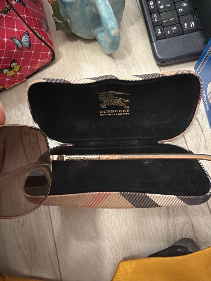 Очки Burberry